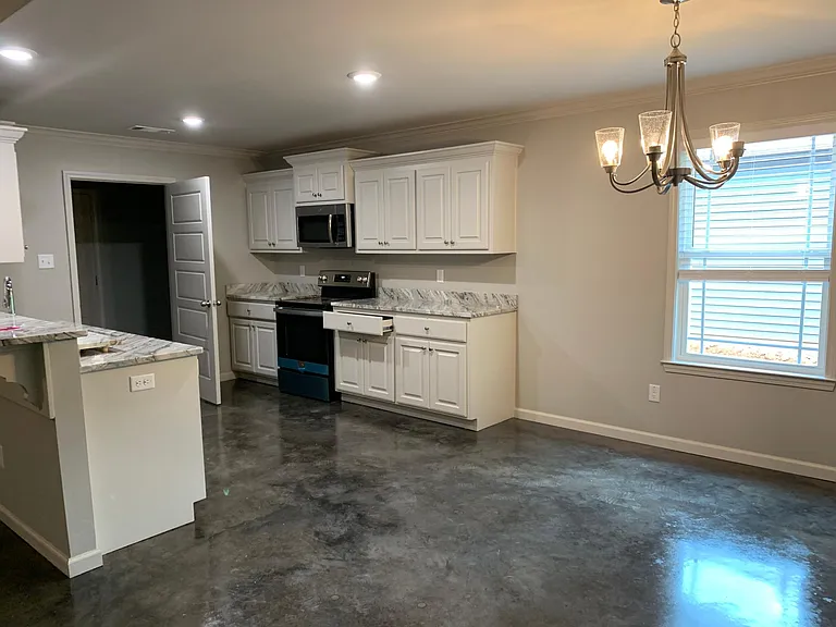 212 Pope Dr — Photo 2