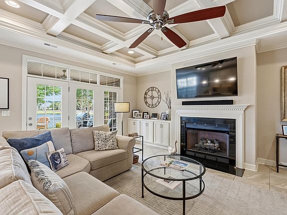 4th image of 851 Monterrosa Dr.