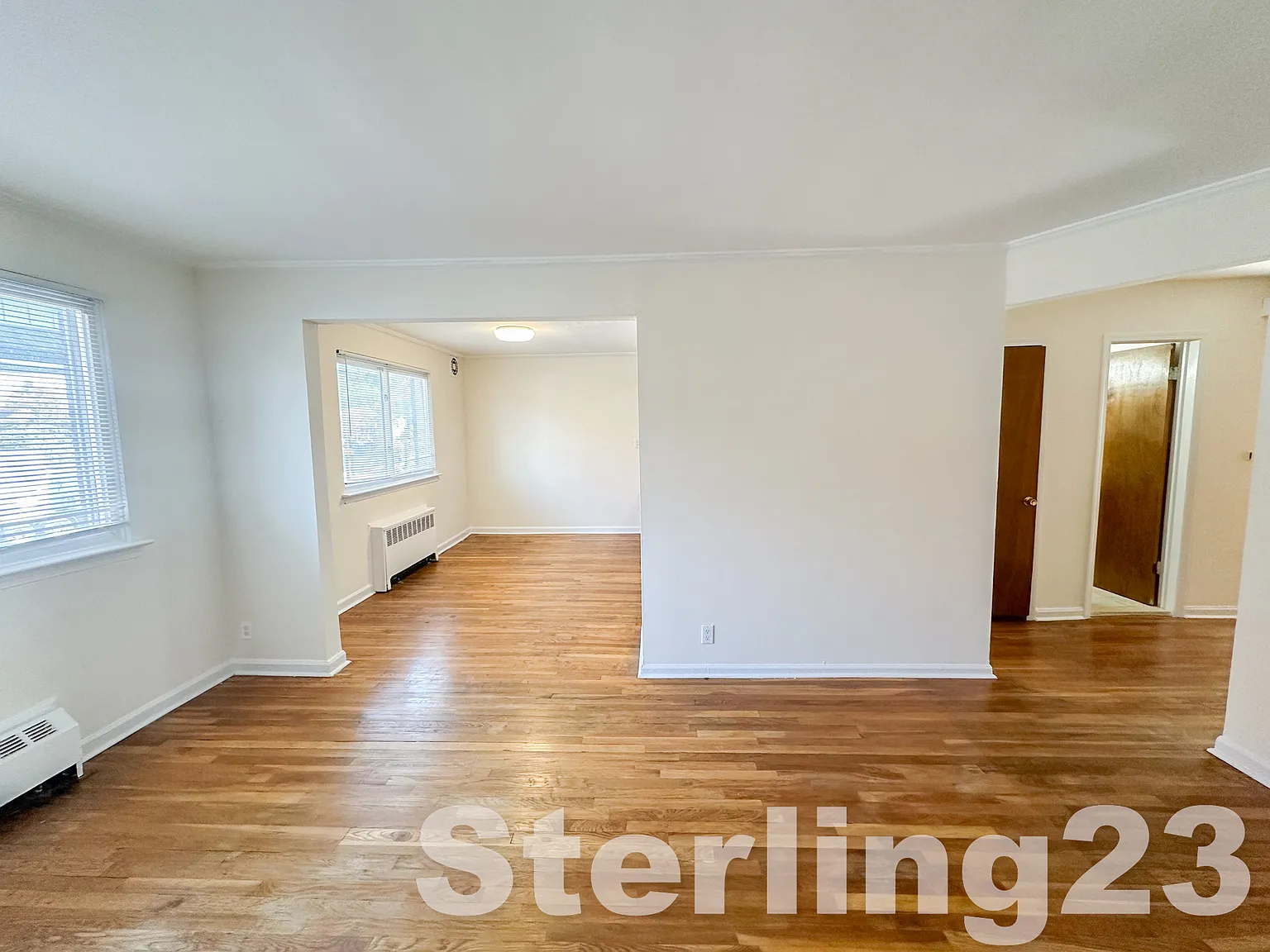 21-24 Hoyt Avenue South — Photo 4