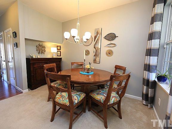 5th image of 626 Oakfield Trl