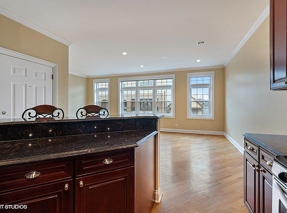 4th image of 1428 W Belmont Ave APT 3