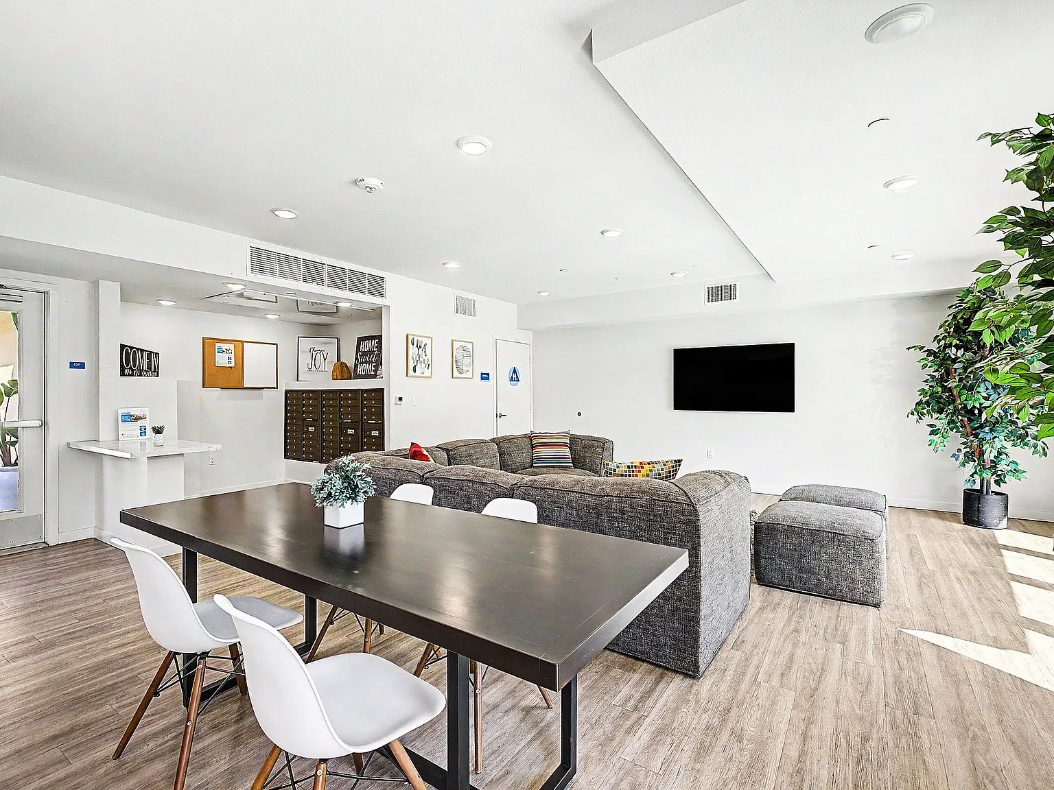 Creekside Apartments — Photo 4
