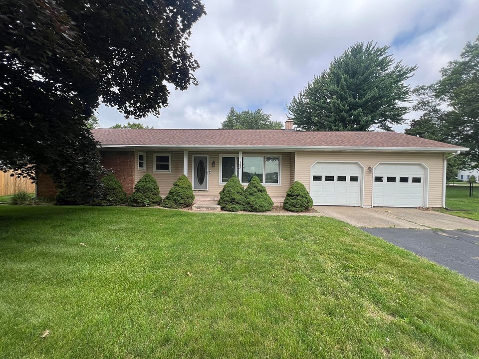 1st image of 152 W Chicago Rd