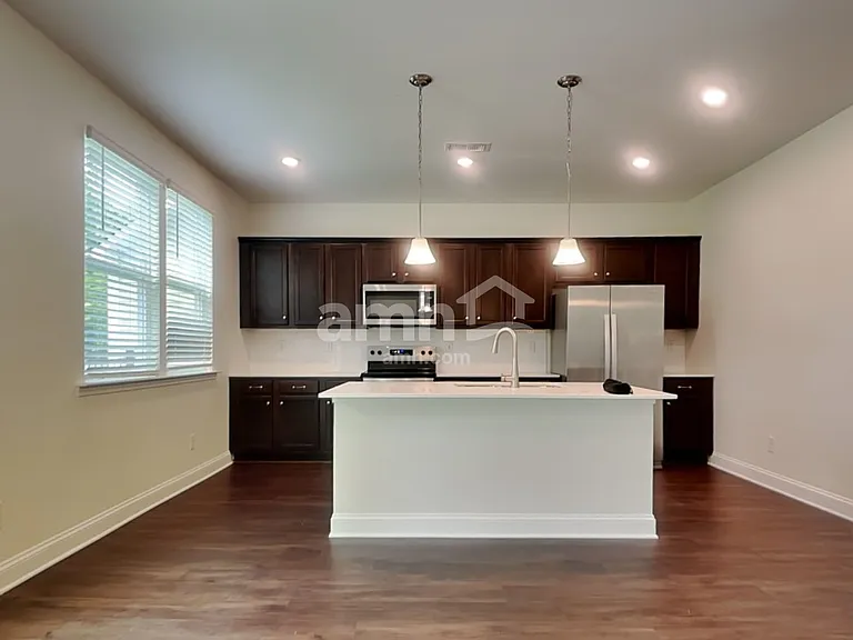 611 Rivermist Dr — Photo 3