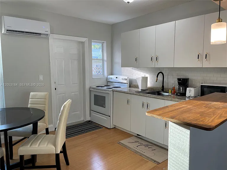 1178 NE 112th St #1 — Photo 22