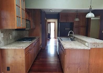 4th image of 71 Farmers Ave