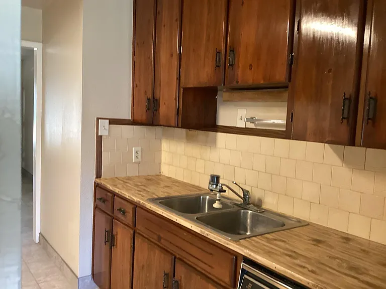 3118 Grant St — Photo 4