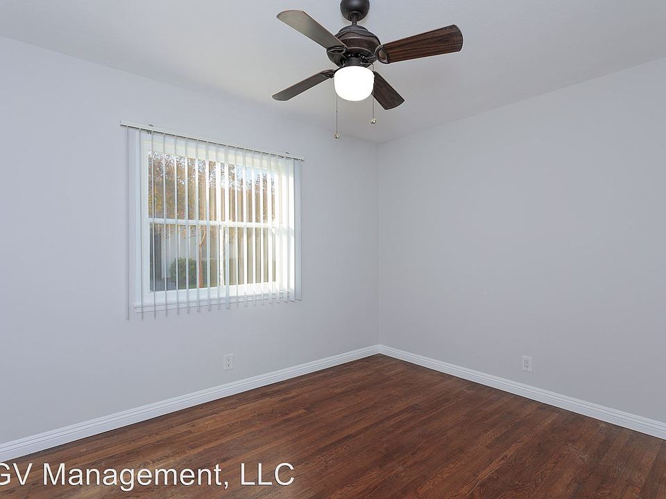 1st image of 733 W Crescent Dr
