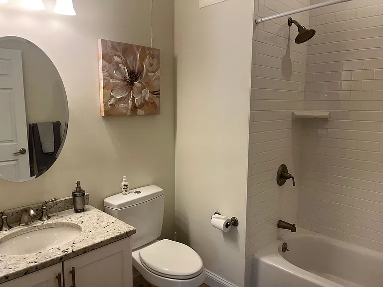 Edgewater Apartments — Photo 34