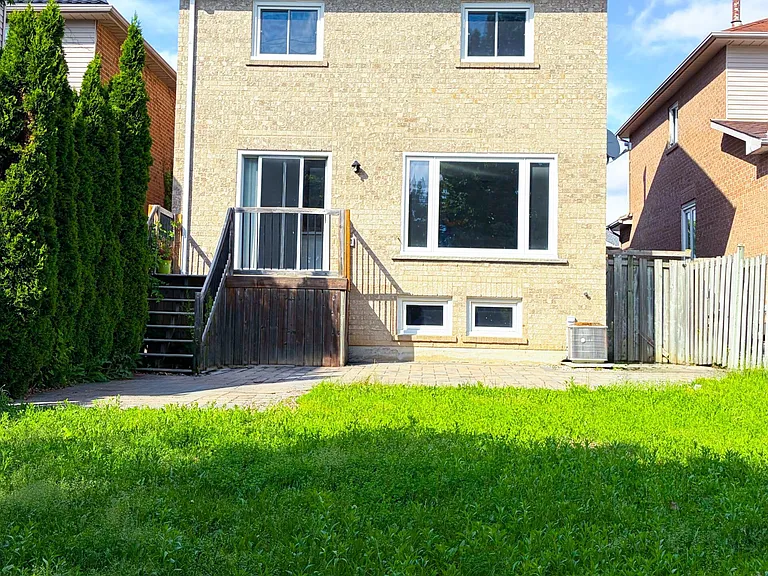 7176 Harding Cres — Photo 23