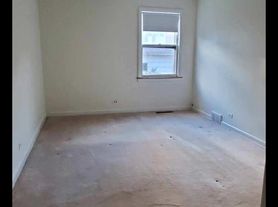 5846 N Maplewood Ave, Chicago, IL