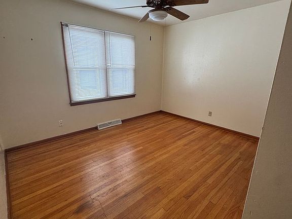 5th image of 1403 Rosemary Ln APT A