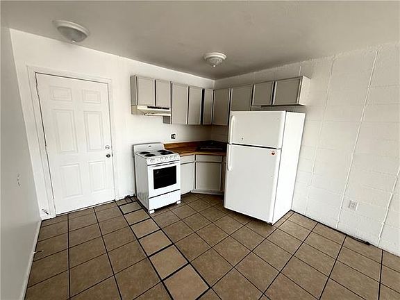 3rd image of 3200 Belmont Pl APT K