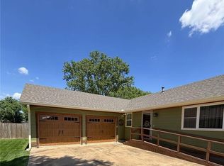 1205 W 14th Street Ct, Chanute, KS 66720