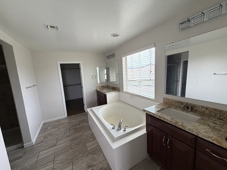 6906 S 78th Dr — Photo 19