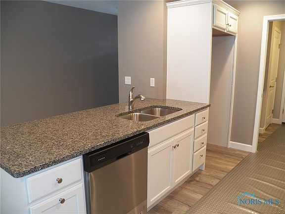 4th image of 727 Clairmont Ave