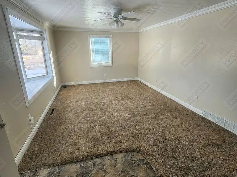 208 E Sunset Dr — Photo 2