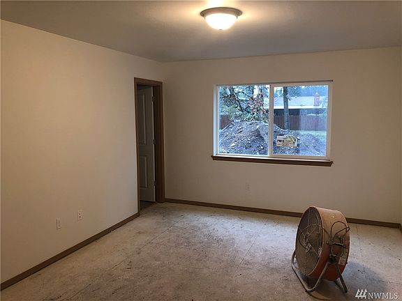 5th image of 1620 208th St E