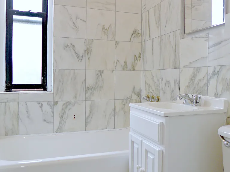 142 E 27th St #7D — Photo 5