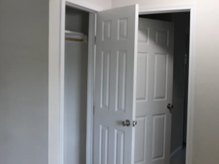 1807 W Scott St — Photo 3