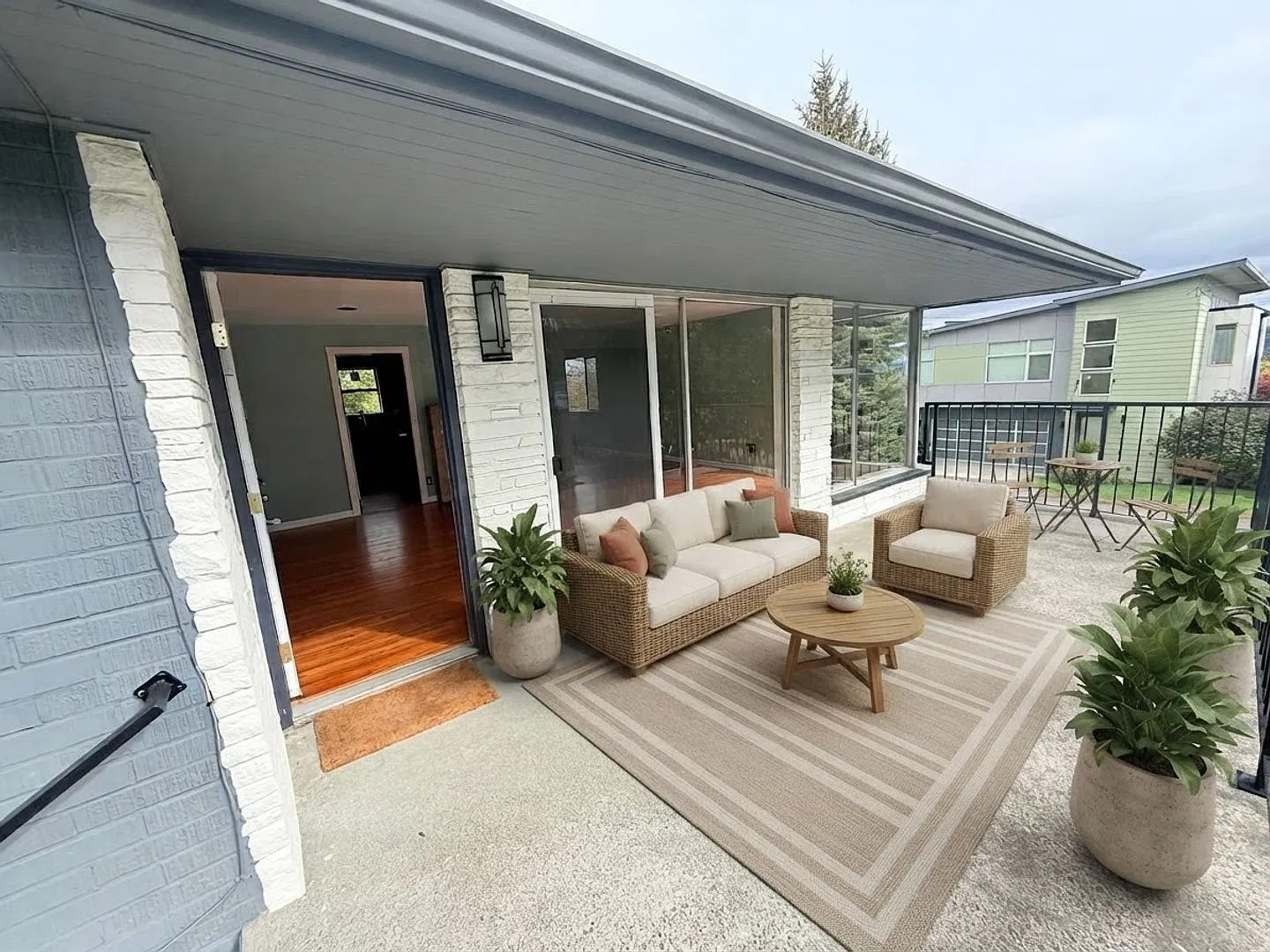 Beacon Hill Home — Photo 1