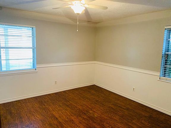 4th image of 1202 Meadowlark Ln