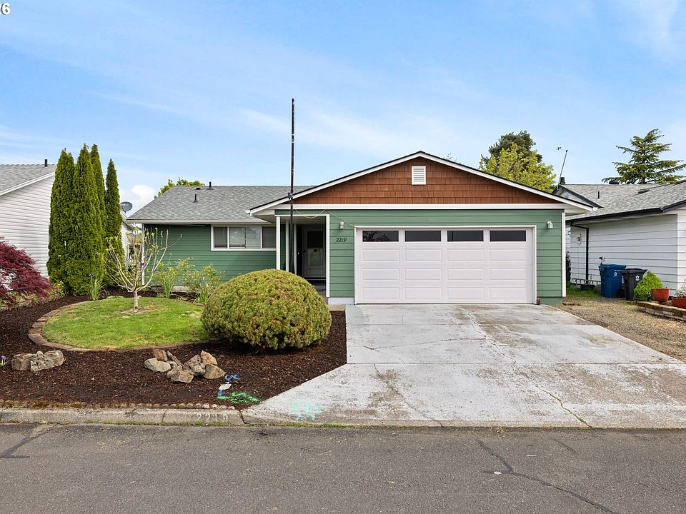 1st image of 2219 Santiam Dr