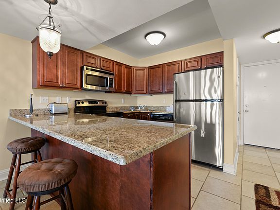 2nd image of 502 Beach Blvd