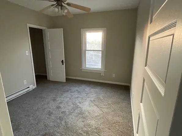 312 Dean St, Woodstock, IL 60098