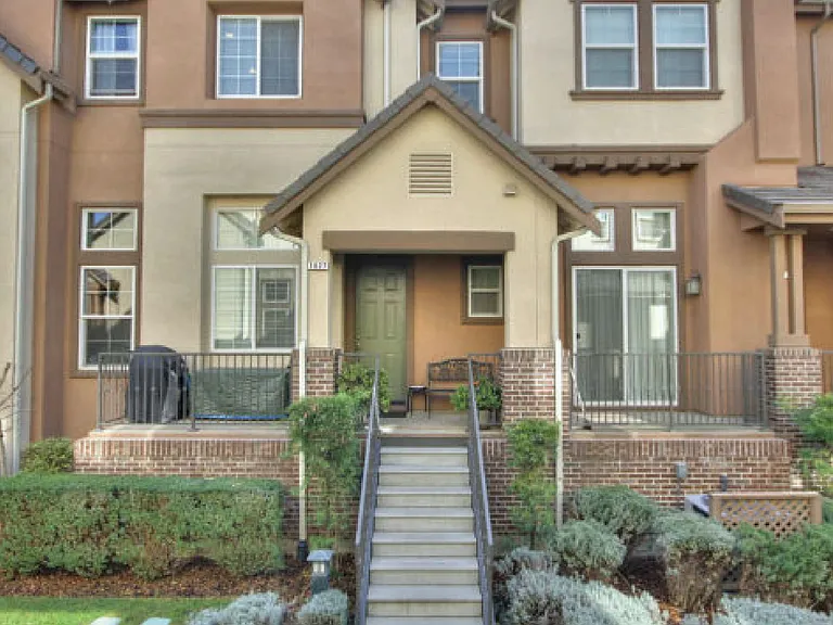 1027 Aquamarine Ter — Photo 4