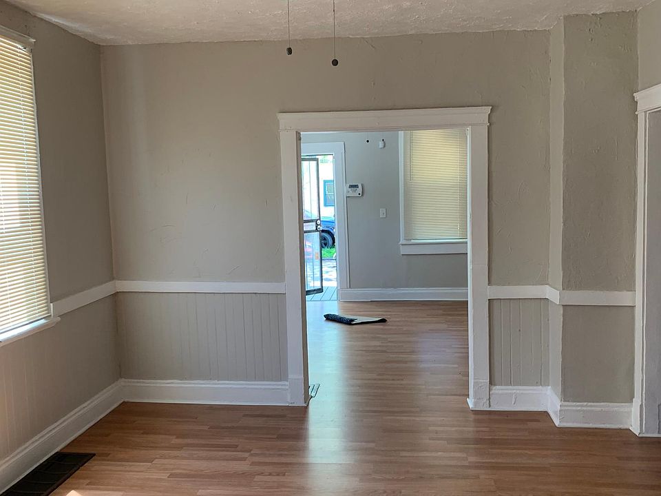 1st image of 3039 W 47th St
