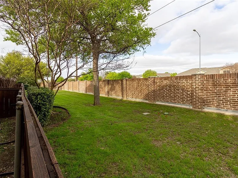 10008 Dryden Ln — Photo 21