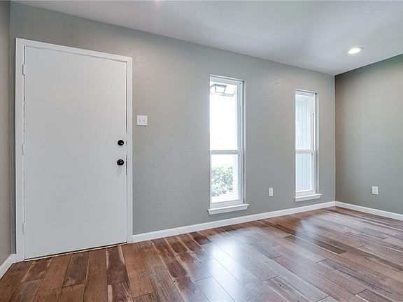 5th image of 854 Stanford Dr
