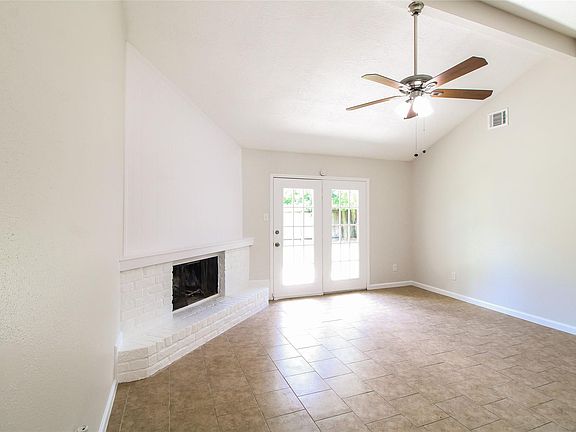 5th image of 1611 Pecan Hollow St