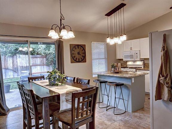 4th image of 1205 Dawnwood Dr
