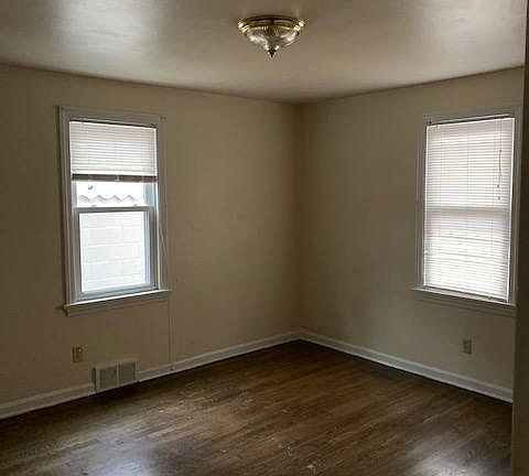 4th image of 56 Willow Dr APT 4