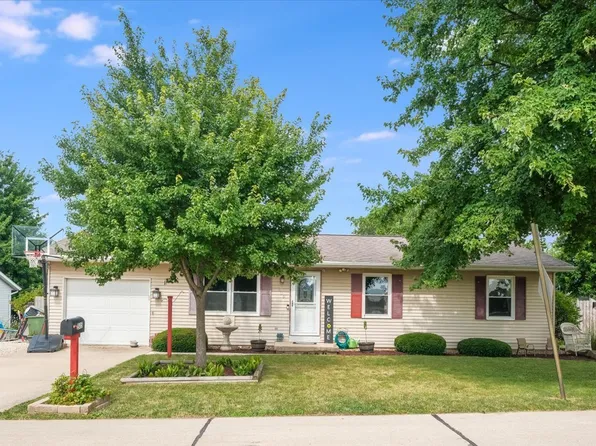 505 Tamula Dr, Mahomet, IL 61853