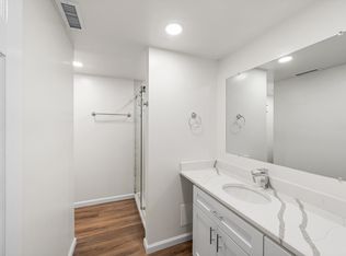 429 Vine St APT 2, Philadelphia, PA 19106