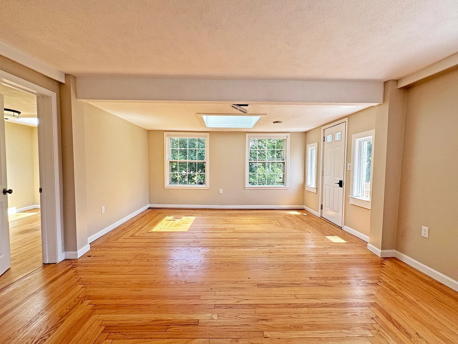 3 bed, 2.0 bath, 1300 sqft, $3,450 — Photo 1