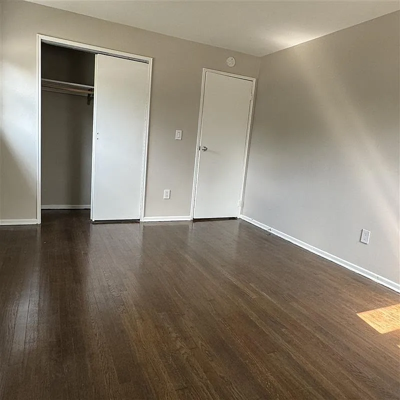 Temple Apartments — Photo 1