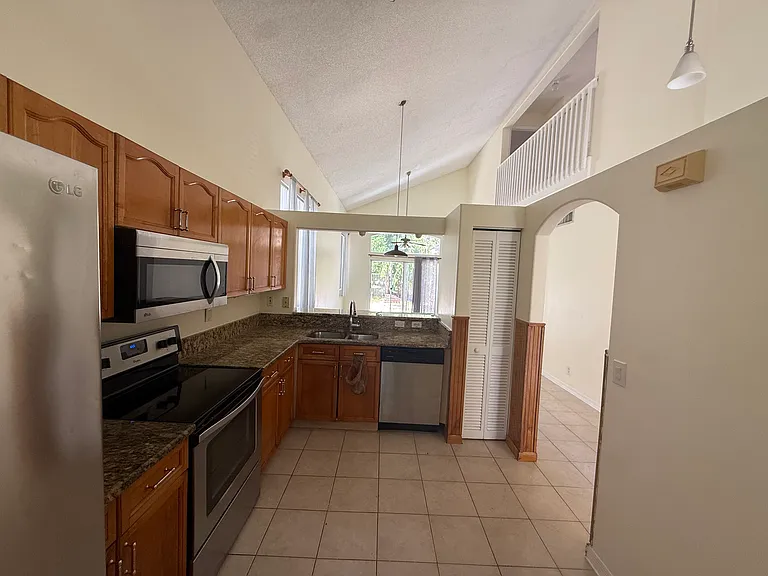 6711 Green Island Cir — Photo 11