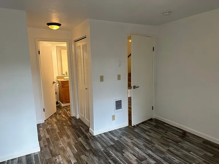 405 Stonewood Dr — Photo 23