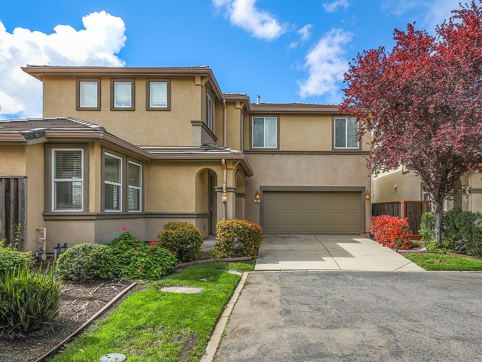 1st image of 18 Suffolk Hills Pl