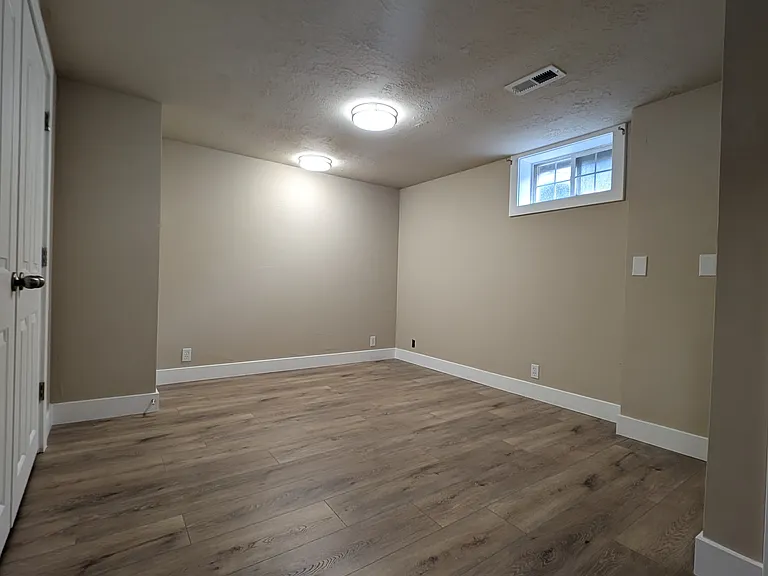 340 E Utopia Ave — Photo 8