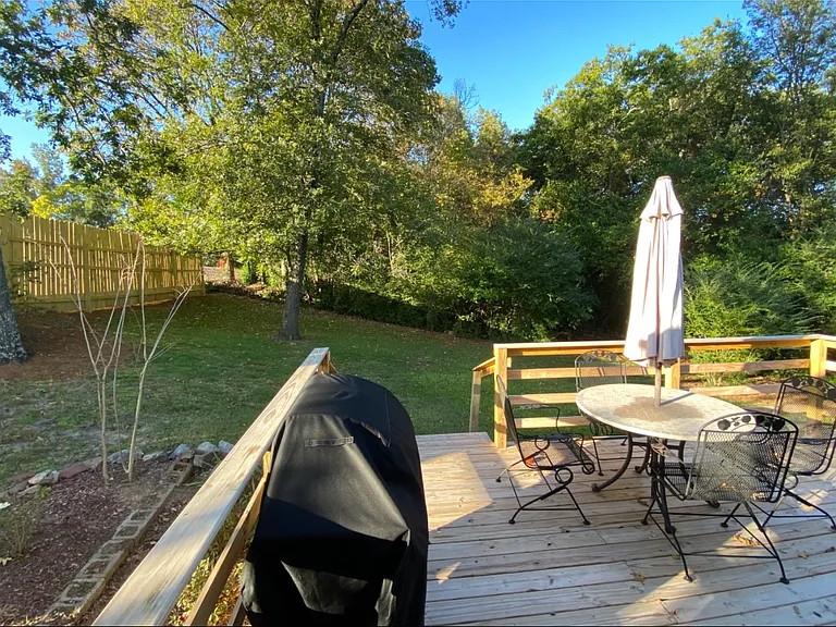 1718 Vestaview Ln — Photo 2