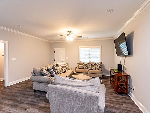 5th image of 118 Edinborough Dr