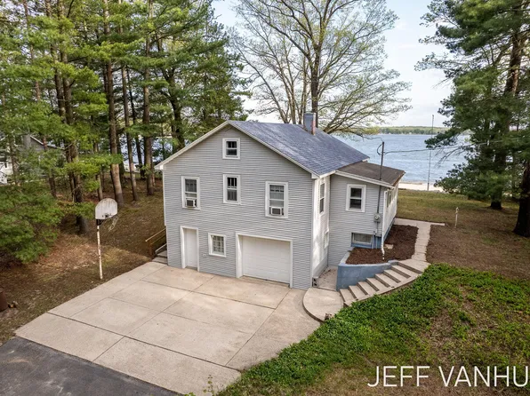 6789 W 76th St, Baldwin, MI 49304