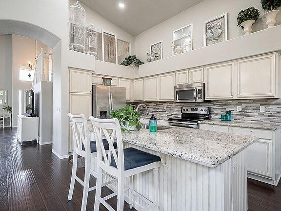 4th image of 1448 E Black Diamond Dr