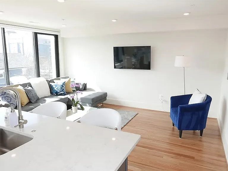 843 Upshur St NW #301 — Photo 4
