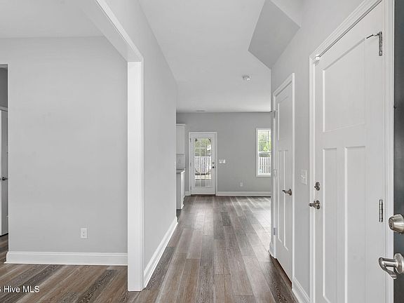 4th image of 455 Jasmine Way